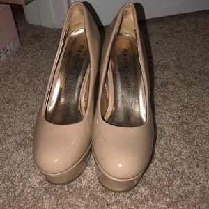 Beige glossy madden girl wedges